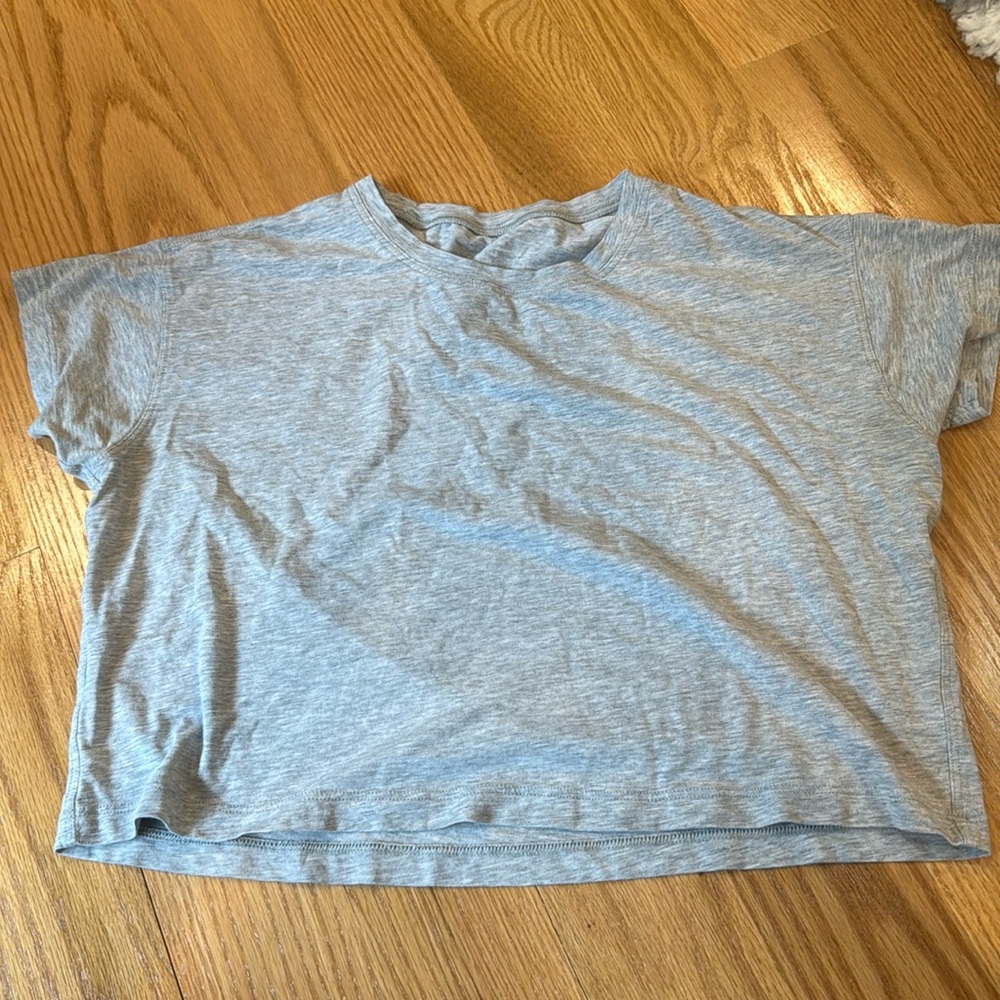 Lululemon gray cropped top size 4